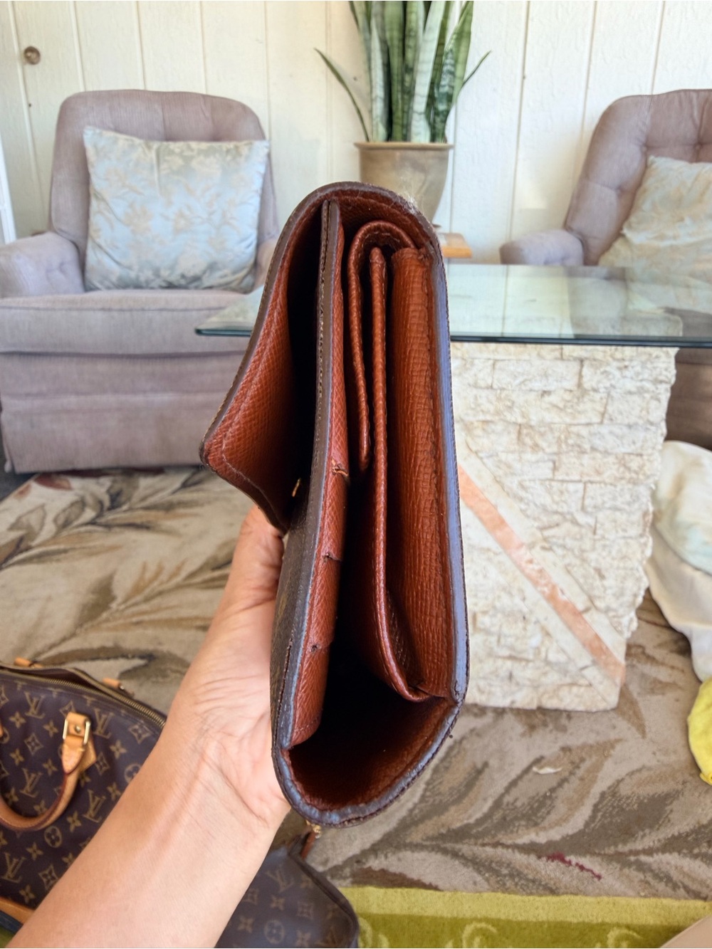 Louis Vuitton International Monogram Wallet ๐๐๐ - Picture 2 of 7